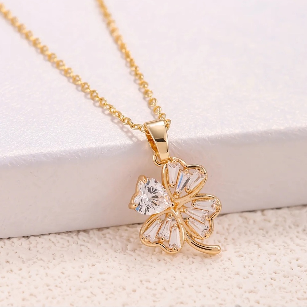 New 18K Gold Plated 4 Left Cubic Zirconia Clover Pendant Necklace